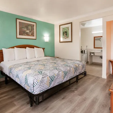 Vagabond Inn Hemet-2