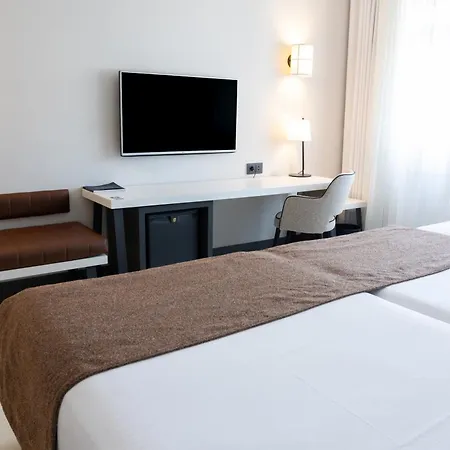 Hotel Ilunion Bilbao-3