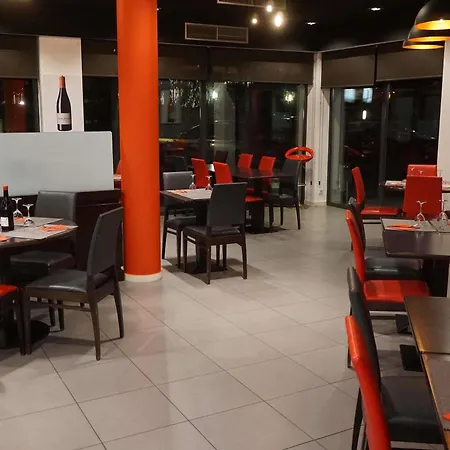 Ibis Girona-3