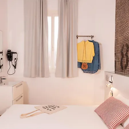 Chic&Basic Tallers Hostal-2