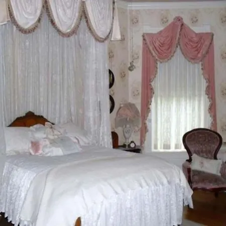 Alexander Mansion Bed And Breakfast-2