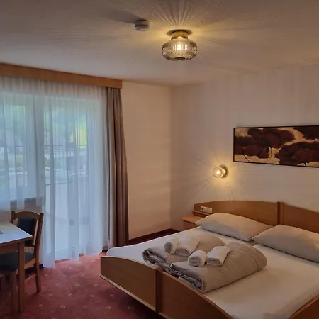 Hotel Garni Corinna-3