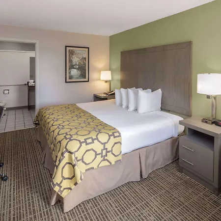 Baymont By Wyndham Cleveland-2