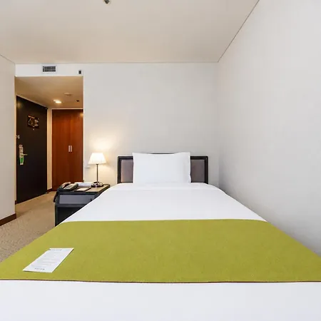 Hotel President-2