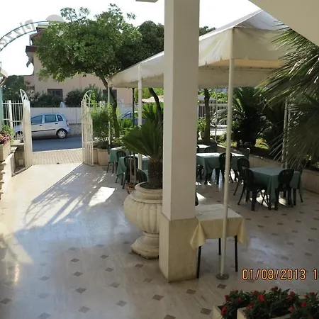 Albergo Little Garden-3