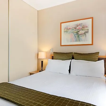 Punt Road Apartment Hotel-3