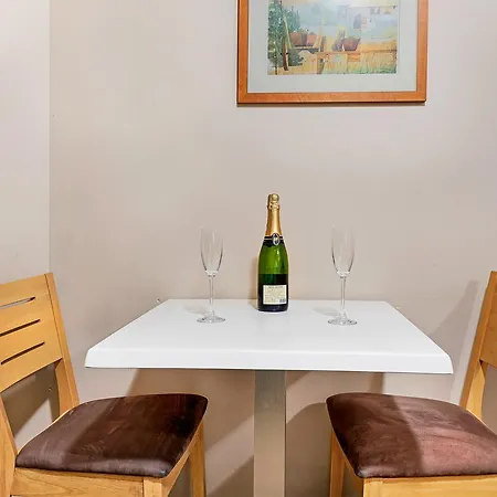 Punt Road Apartment Hotel-2