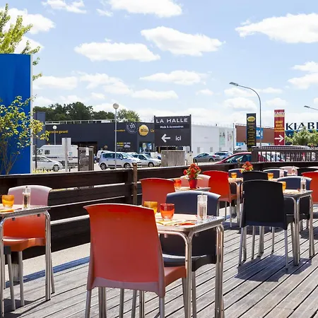 FH Confort Hotel Orléans Co'met-3