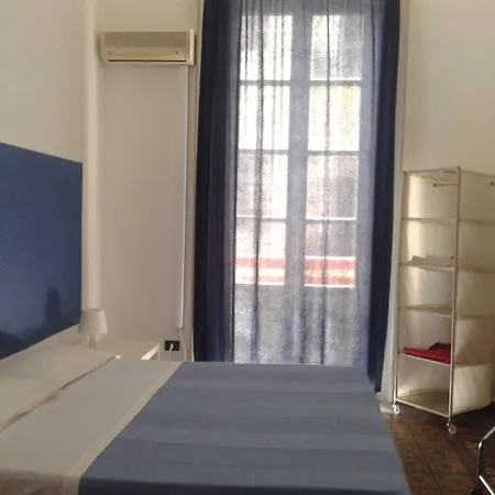 B&B Caravaggio Basic Rooms Near Ortigia-2