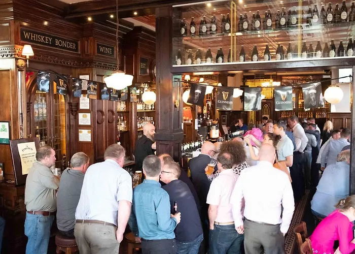 Cheap hotel: Thirteen On The Green - Eyre Square