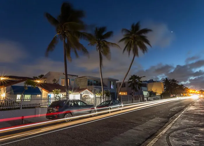 Hotel nahe College: Tres Palmas Inn