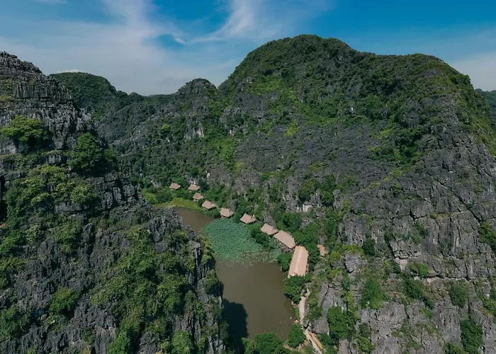 Nguyen Shack -