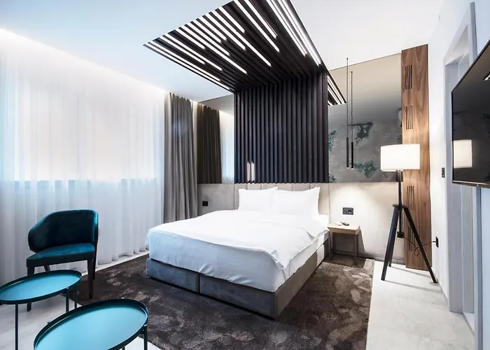 Jacuzzi hotel: The Location Hotel