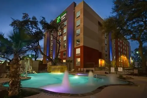 Holiday Inn Express & Sts Medical-Six Flags