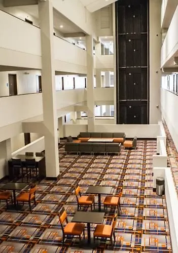 Holiday Inn Express & Sts Medical-Six Flags