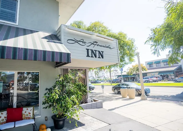 La Avenida Inn