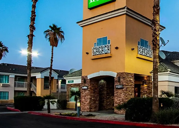 Motel: Hometowne Studios By Red Roof Phoenix - Black Canyon Highway