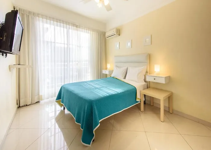 Hotel: Hotel Shakey