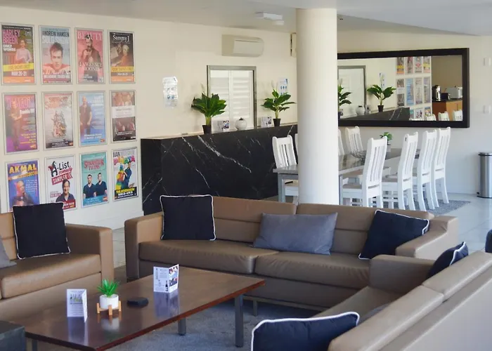 Cheap hotels Cosmopolitan And Apartments