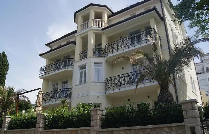  Villa Emilia (Adults Only)