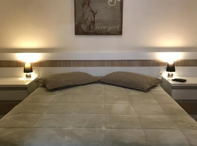 Wall Street Flat Service