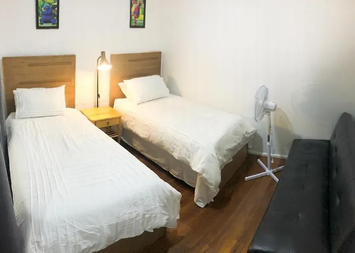 Low Price Clean Linen And Free Stuff No 2 Plenty Of On Street Parking G1