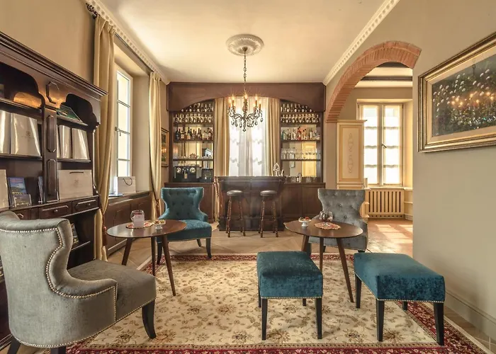 Villa: The Lake Como Villa