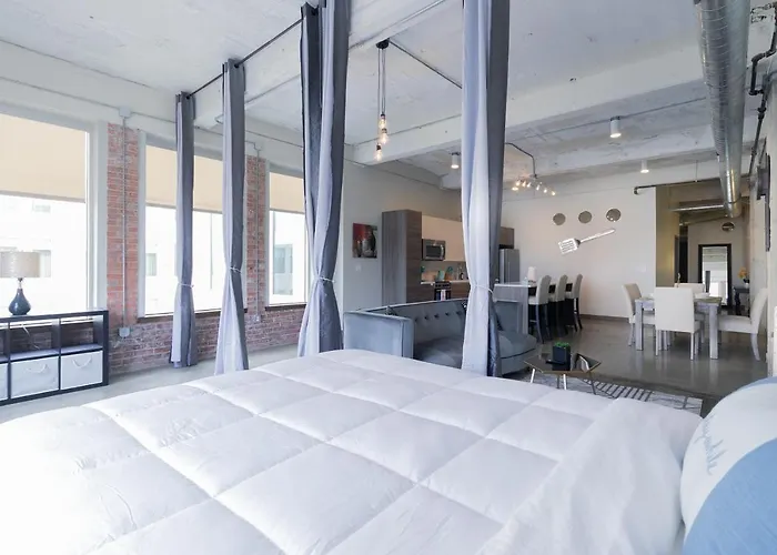 Vacation rental: Luxury Downtown Dallas Stay By Amyfinehouse