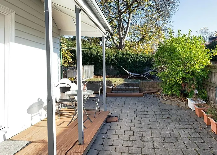 Pet Friendly hotel: Hobart Colonial Apartment