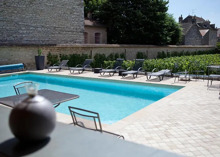 Hôtel avec piscine: Domaine VIOLOT-GUILLEMARD