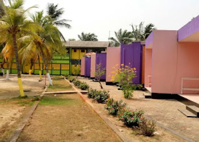 Guest house: Whispering Palms Resort