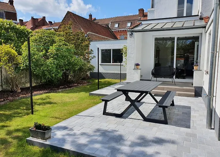 Trendy, Authentieke Woning Met Groot Terras En Tuin
