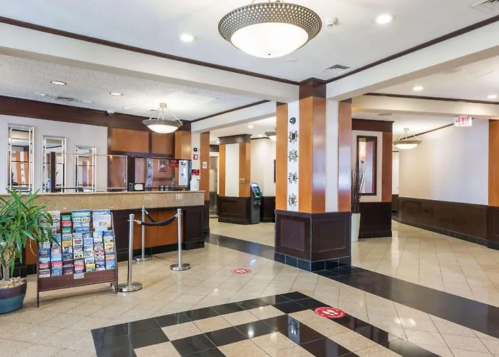 Luxury hotel only: Clarion Hotel & Suites