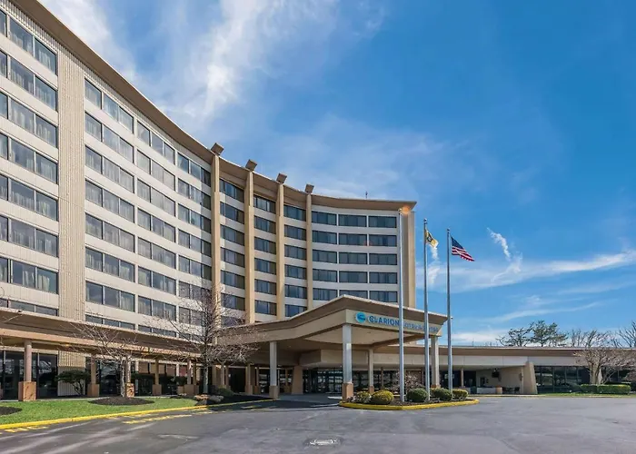 Luxury hotel only: Clarion Hotel & Suites