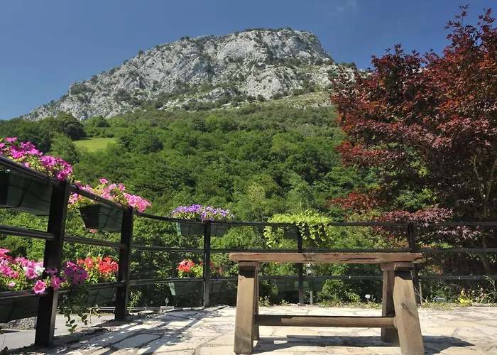 Logis Restaurante La Casa De Juansabeli