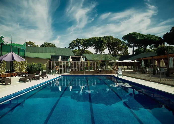 Hotels with tennis Royal Tennis Club