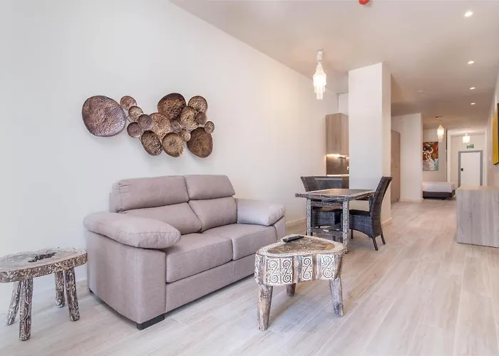 Hotel cerca del colegio: Tarifa Suites By Qhotels