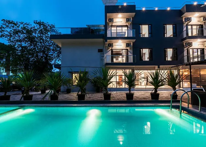 Hotel with pool: Le Papillon By Bay Hotels