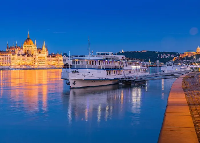 Grand Jules - Boat Hotel