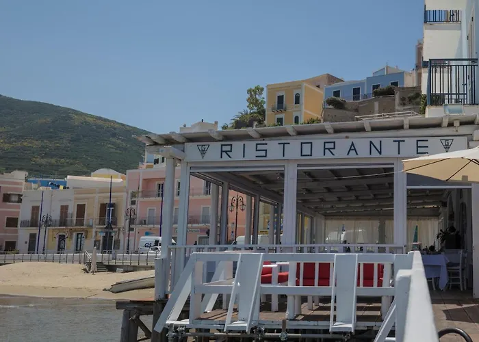 Hotel sulla spiaggia: Hotel Gennarino A Mare