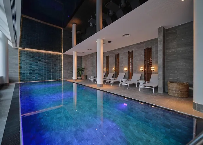 Hotel with pool: Adina Apartment Hotel Vienna Belvedere