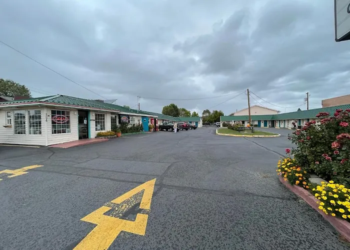 Pet Friendly hotel: Rainbow Motel