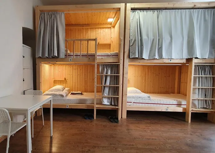B&B: 7Brunnen Hostel Beds & Rooms