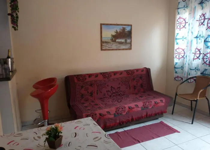 Casa Tupi 3 quadras da praia em condomínio