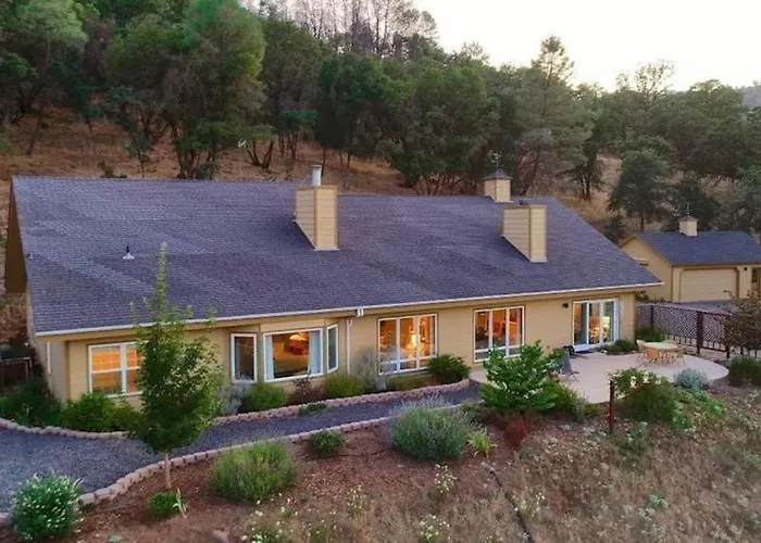 Villa: Sierra Ranch - A Yosemite Retreat