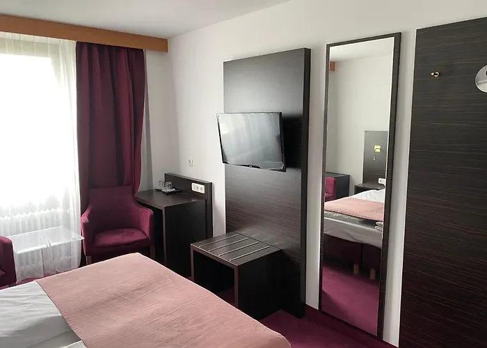 Hotels with tennis Montree
