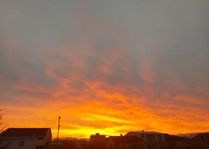 Hotel near College: Art B