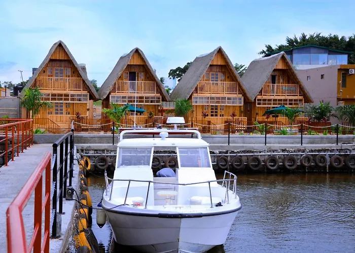 Beach hotel: Pelican Lodge & Marina