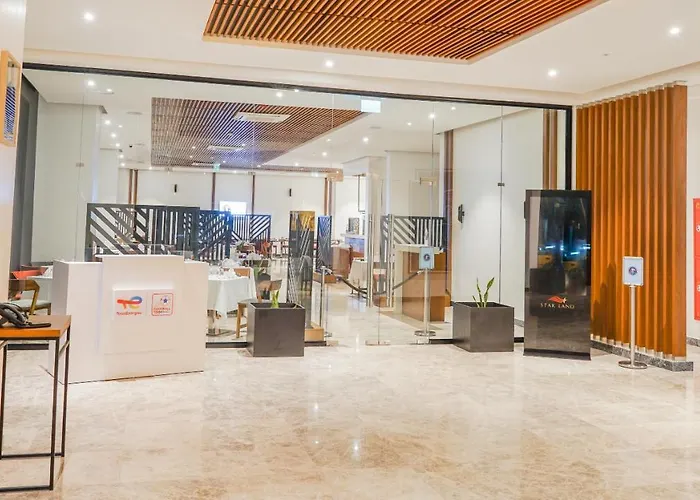 Star Land Hotel Bastos