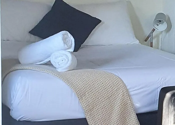 Pet Friendly hotel: Batemans Bay Holiday Park & Hostel